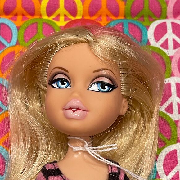 Bratz Cloe All Glammed Up Designer Streaks Pink Doll Lot 20B-70 - Picture 1 of 7